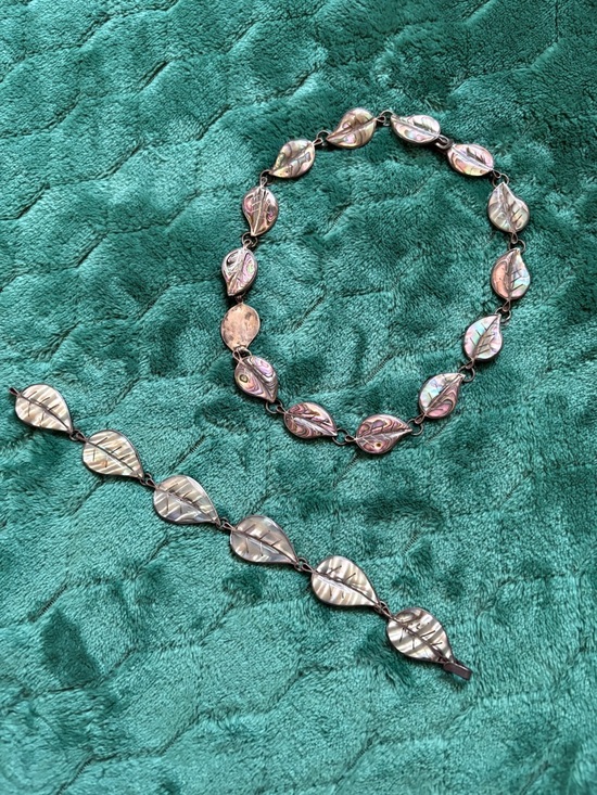Iridescent Leaf Necklace & Bracelet Set – Vintage Inspired Abalone Shell Jewelry - Picture 3 of 3